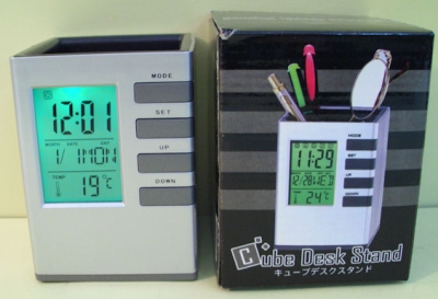 Часовник  . с моливник -електронен 3608