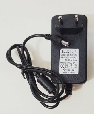 Захранване . Aдаптeр от 220V на 9VDC / 2A  на жак 5.5X2.5