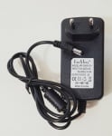 Захранване . Aдаптeр от 220V на 9VDC / 2A на жак 5.5X2.5